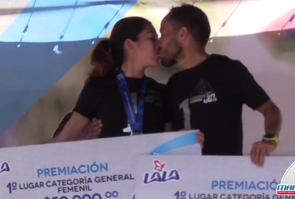 ¡Triunfó el amor! Pareja de novios ganan maratón de La Laguna