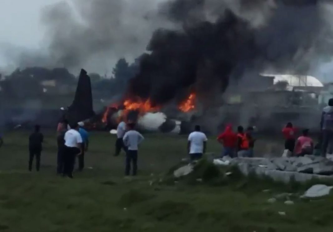 VIDEO – Cae avión en Toluca