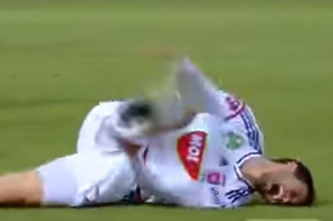 VIDEO – El Oscar para el mejor «clavado» va para este jugador