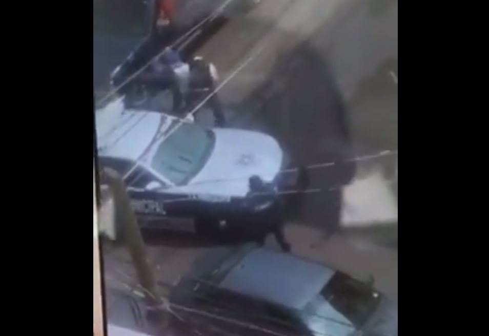 VIDEO – Enfrentamiento a tiros entre policías y asaltantes en Ciudad Neza