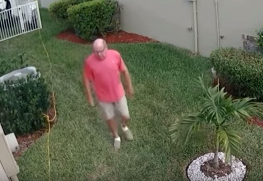 VIDEO – Vecino del infierno desconecta «brincolín» en plena fiesta infantil