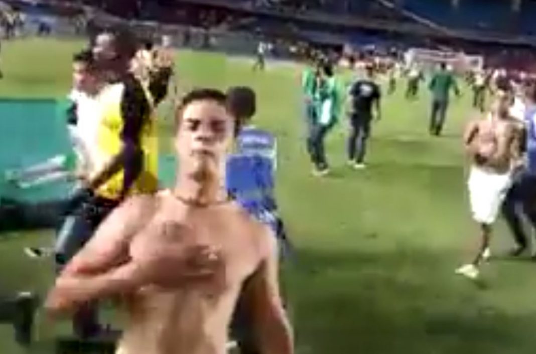 VIDEO – Balazos y violencia durante el clásico del futbol colombiano