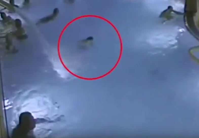 VIDEO – Así de fácil se puede ahogar un niño ¡Cuida a tus hijos!