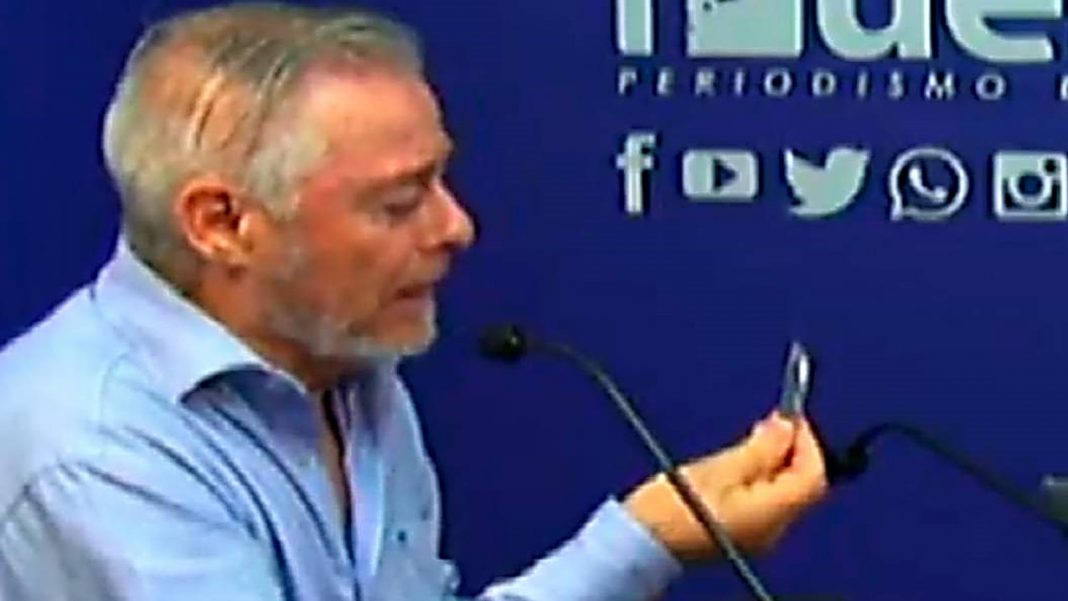 «Soy travieso, siempre traigo un condón en la cartera por si se ocupa”…Sacerdote (VIDEO)