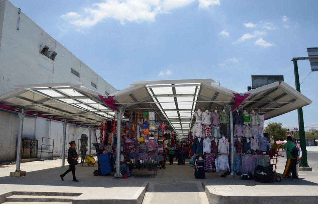 Continúa reordenamiento de ambulantes en Eje 1 Norte