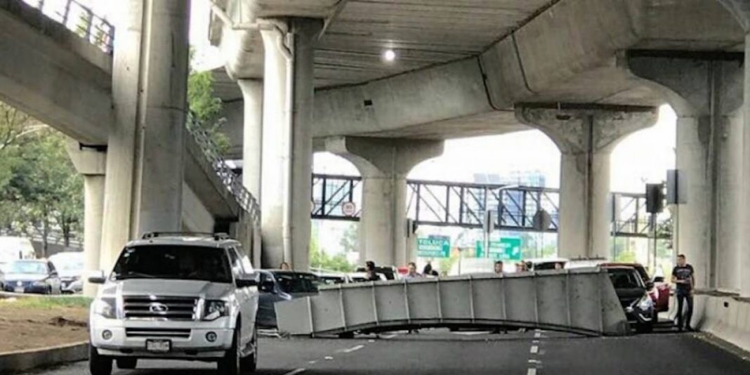 VIDEO – Cae viga en carriles inferiores de Periférico