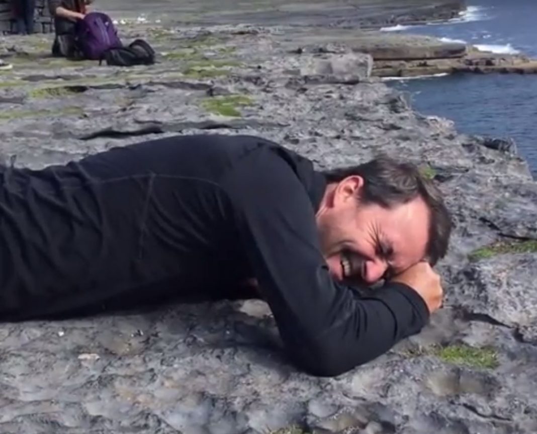 VIDEO – A pesar de su miedo a las alturas, este hombre no se quiere perder la vista