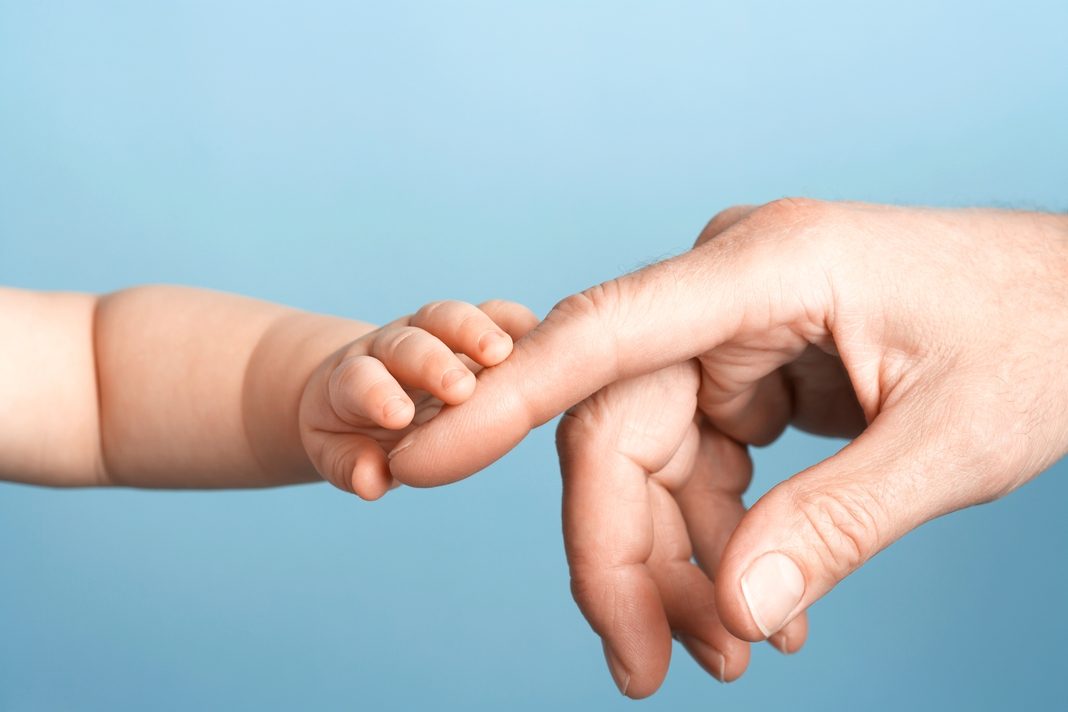 La importancia del tacto en el desarrollo emocional del niño