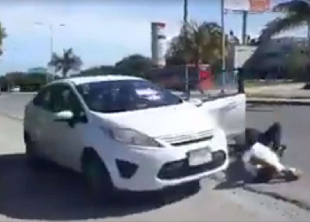 VIDEO – Atropellan a taxistas en pleito con chofer de Uber, uno muere