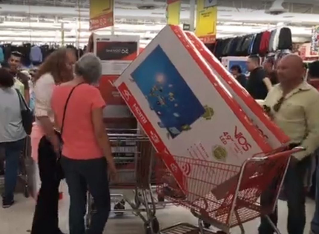 Venden pantallas a 16 pesos en Chihuahua (VIDEO)