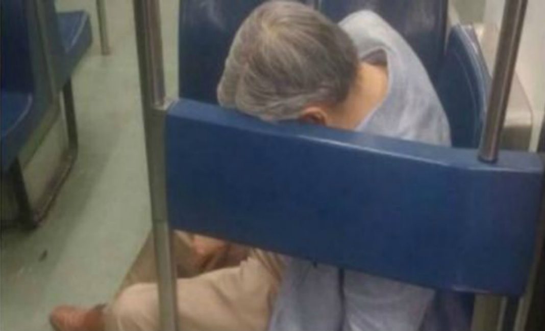 Muere en el metro; nadie se da cuenta