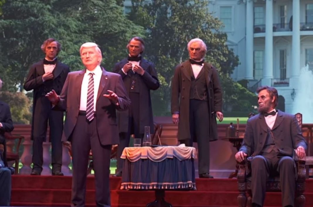 VIDEO – El terrorífico robot de Donald Trump en Disney World