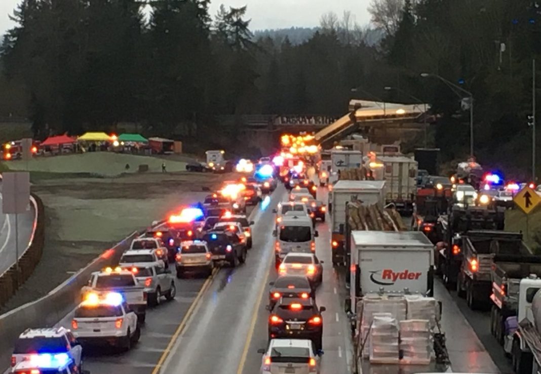 Tren descarrila en Washington: se reporta gran cantidad de muertos y heridos