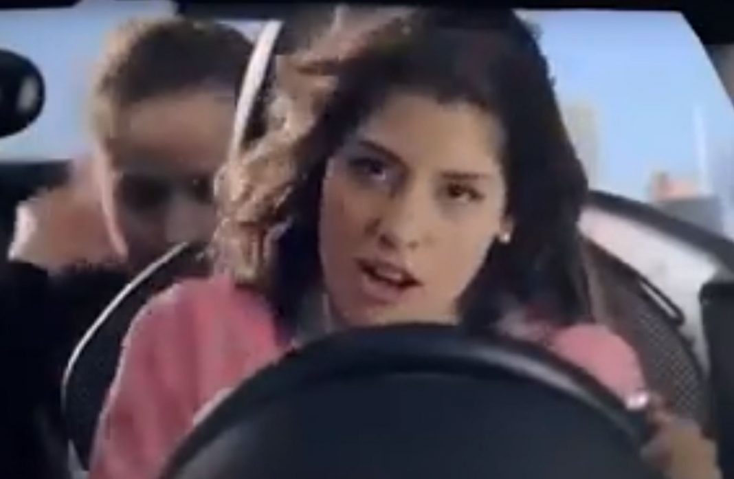 VIDEO – La «Niña Bien» que llama a votar por AMLO