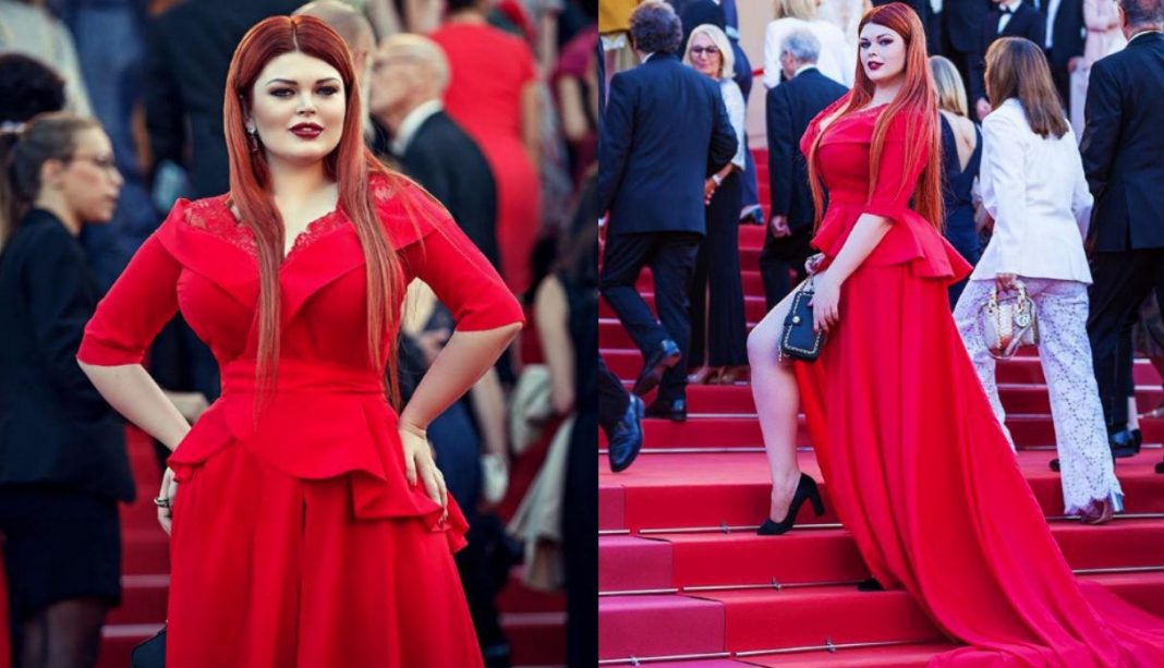 Modelo rusa se queda sin falda en alfombra roja de Cannes