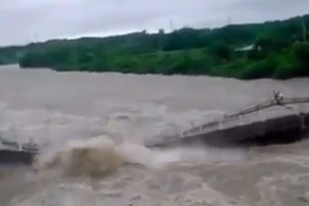 VIDEO: Colapsa puente sobre el río Zaza en Cuba