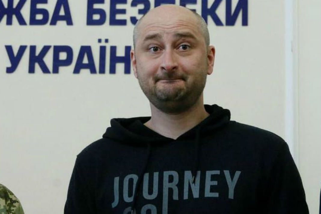 VIDEO: Periodista reapareció tras fingir su muerte para atrapar a su asesino