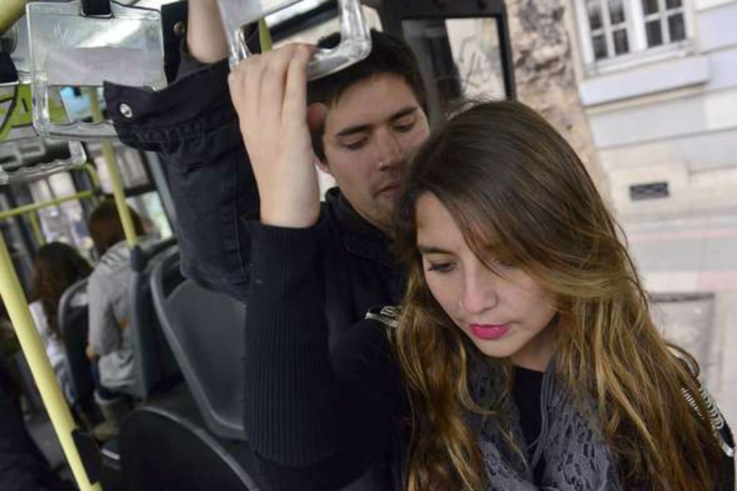 Tres años de prisión a quien tome fotos o video a mujeres, sin su consentimiento, en la CDMX