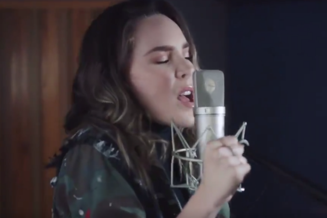 VIDEO: Belinda difunde video en apoyo a AMLO