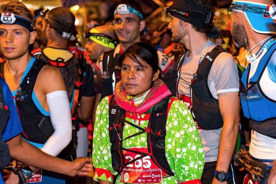 La corredora rarámuri Lorena Ramírez obtiene el tercer lugar en ultramaratón de España
