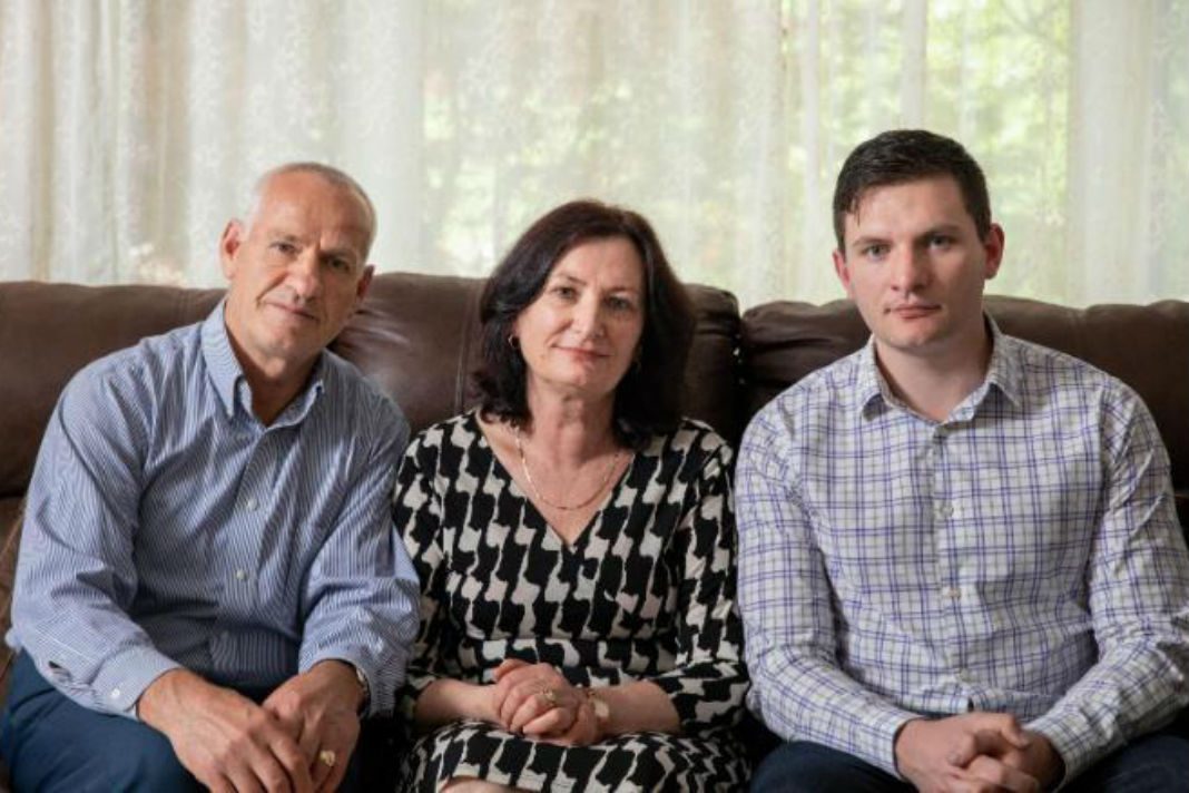 EE.UU. decomisa los ahorros de toda la vida de una familia de inmigrantes en el aeropuerto