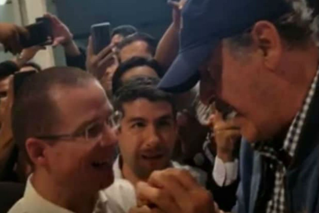 Fox respalda a Anaya y se encuentran en el Aeropuerto