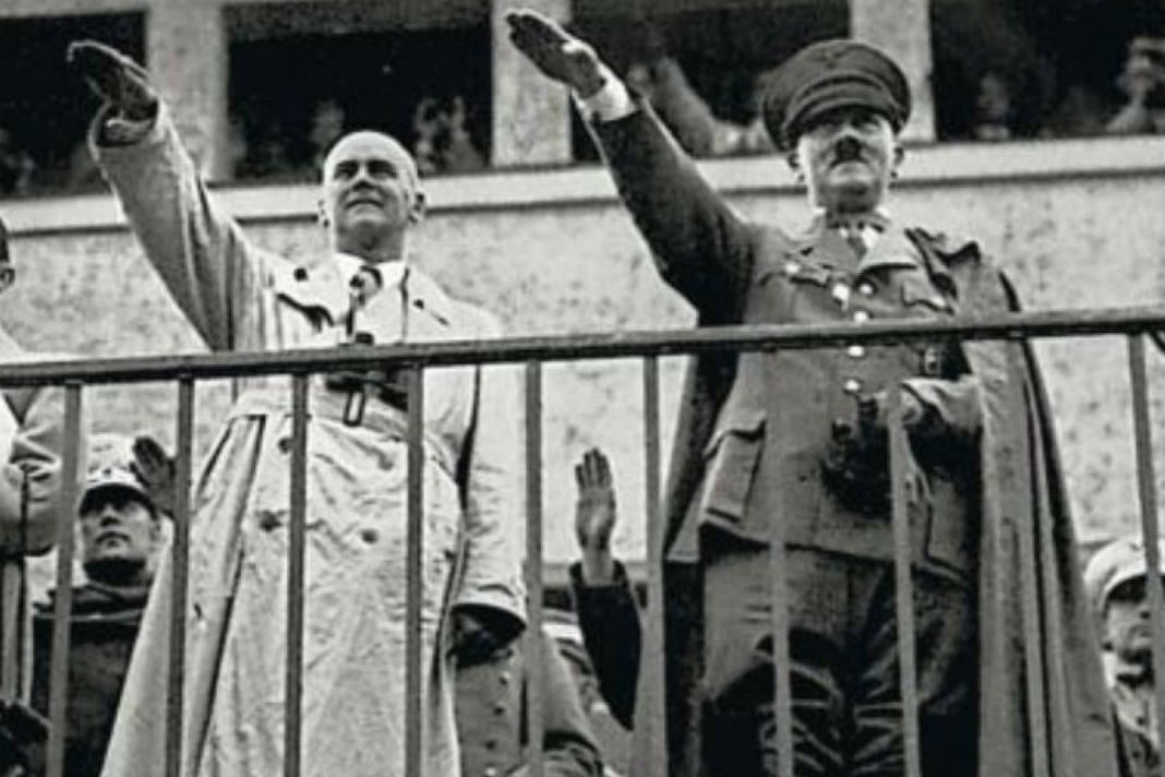 Detenidos dos turistas chinos por hacer el saludo nazi en Berlín