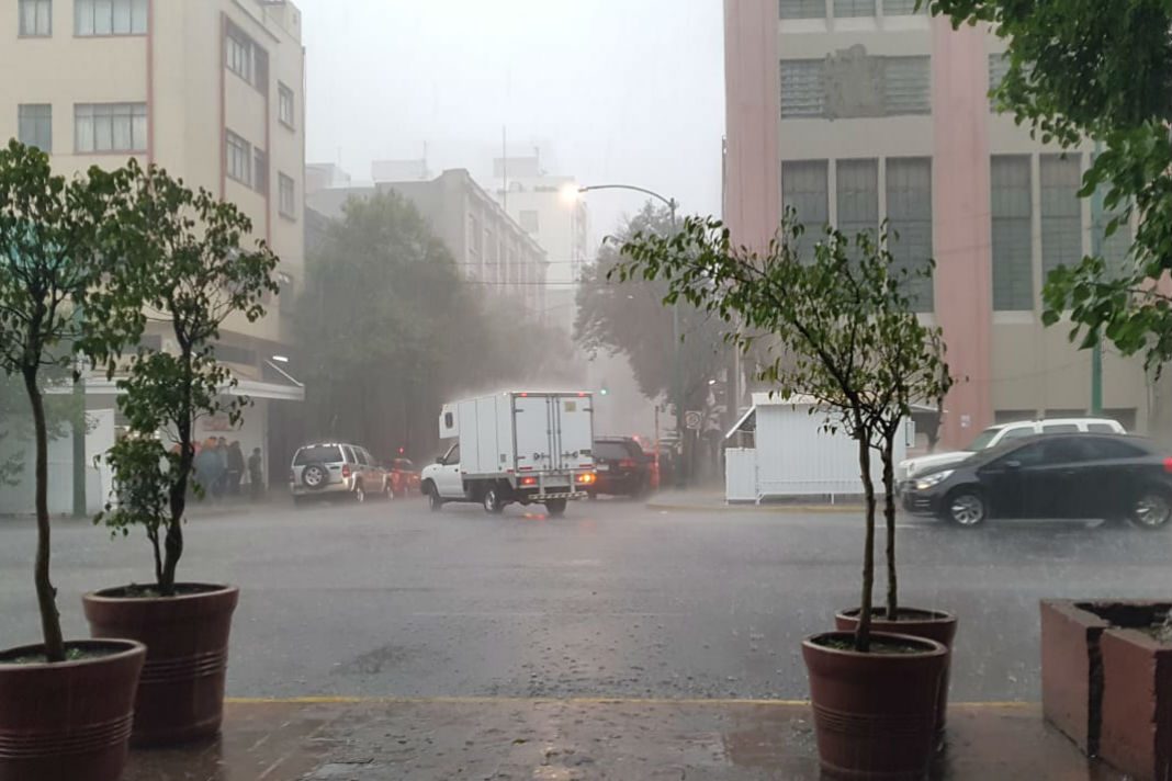 Metro suspende servicio en 5 estaciones de la Línea A por fuertes lluvias