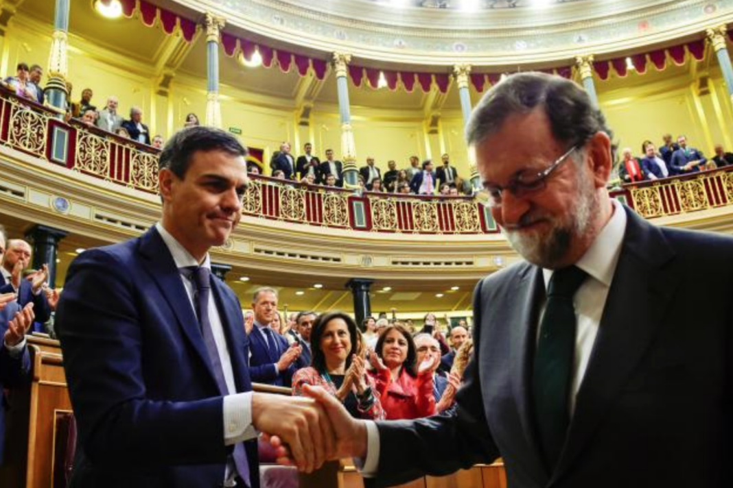 Gobierno de Rajoy cae en España por escándalos de corrupción