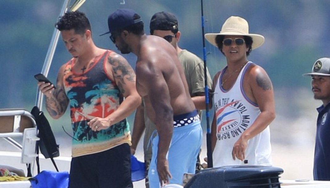 El impactante cambio físico que alarma a los fans de Bruno Mars