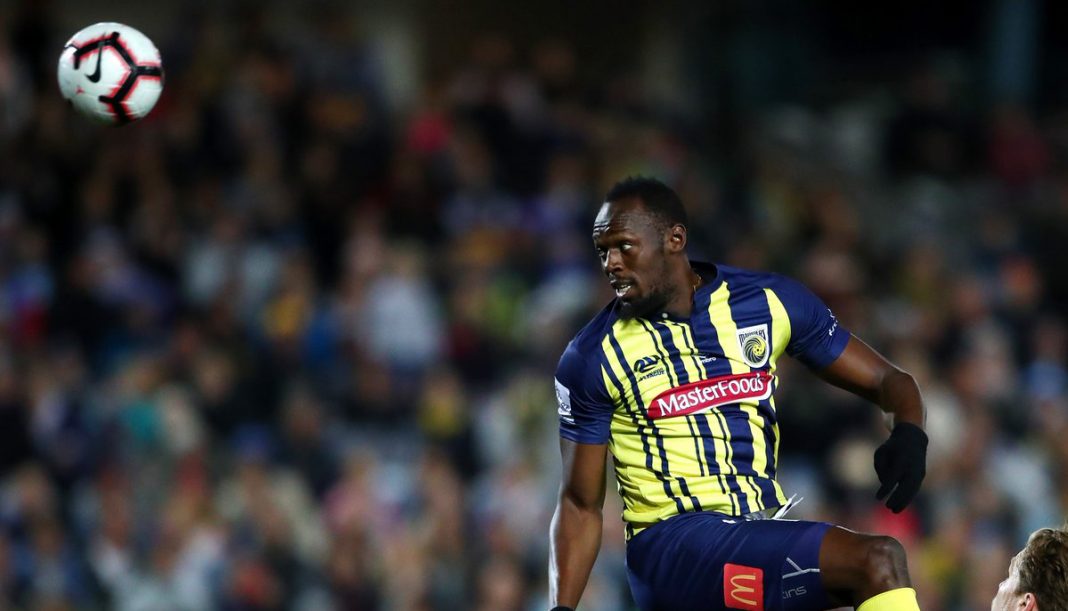 Usain Bolt ya debutó como futbolista