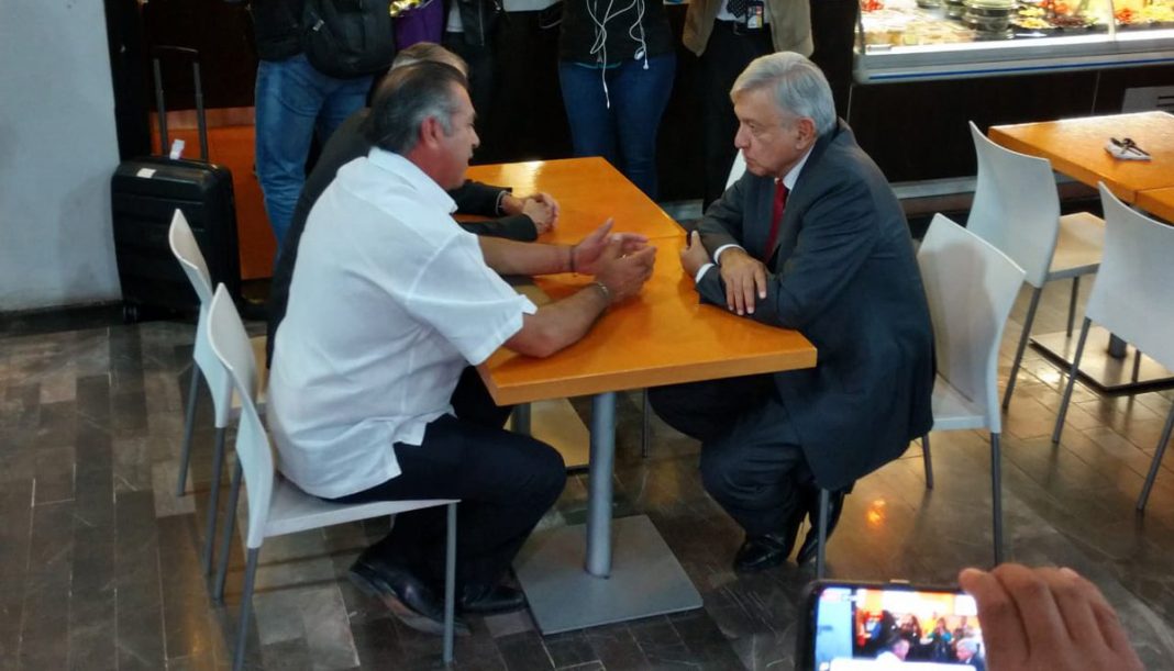 AMLO sostuvo breve reunión con «El Bronco»