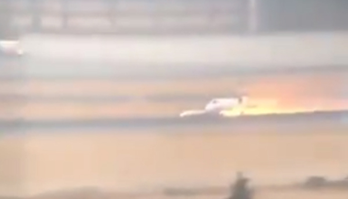 Se incendia avioneta en el aeropuerto de Toluca con pasajeros a bordo (VIDEO)