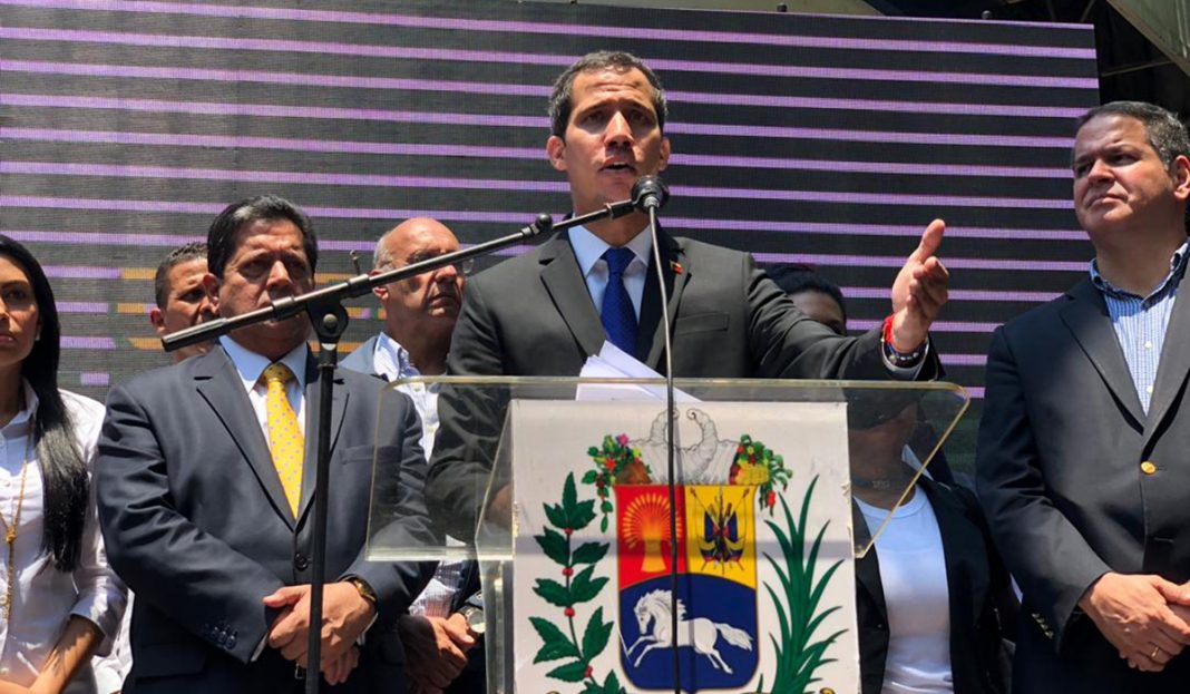 Contraloría de Maduro inhabilita a Guaidó para ejercer cargos públicos