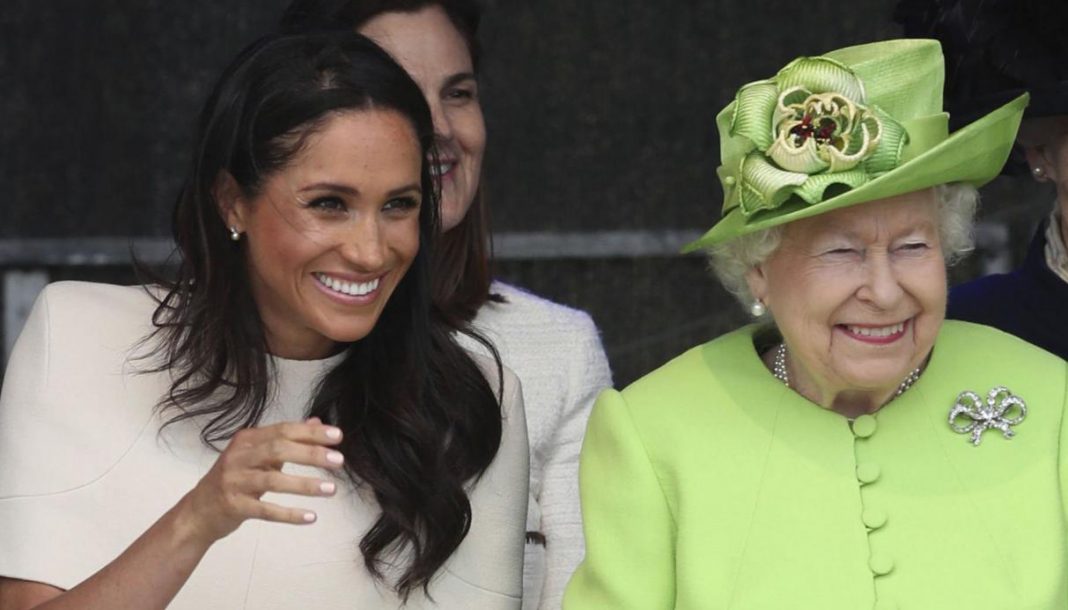 Reina Isabel II, bajo supervisión médica