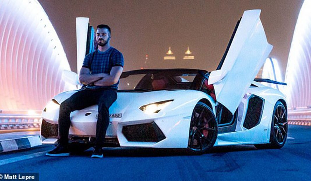 Millonario ofrece trabajo de 52 mil dólares por acompañarlo