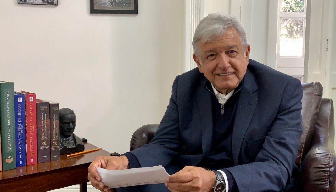 AMLO habría apadrinado al hijo de un empresario