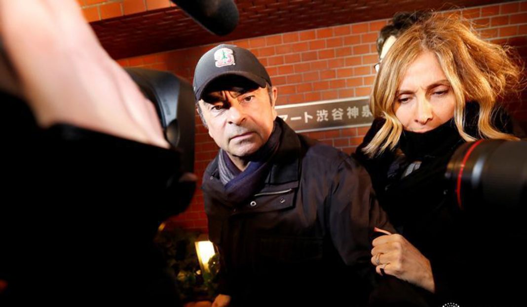 Carlos Ghosn sale de la cárcel en Tokio: paga millonaria fianza por su libertad