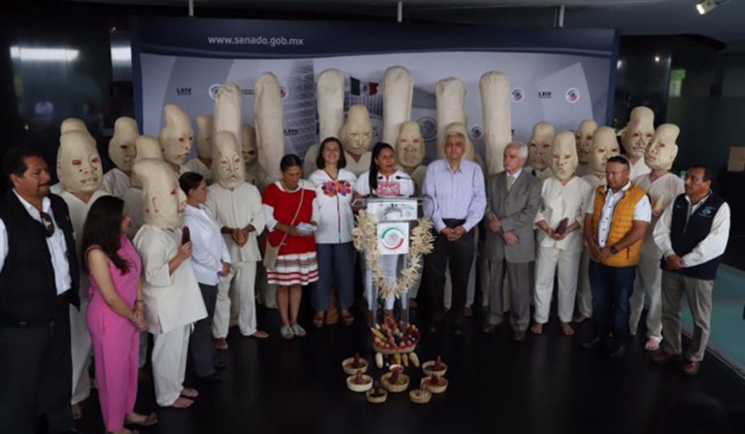 La extraña representación de Jesusa Rodríguez para defender al maíz (VIDEO)