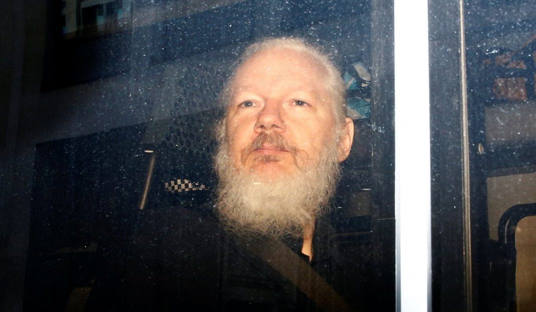 Justicia británica autoriza extradición de Julian Assange a EU