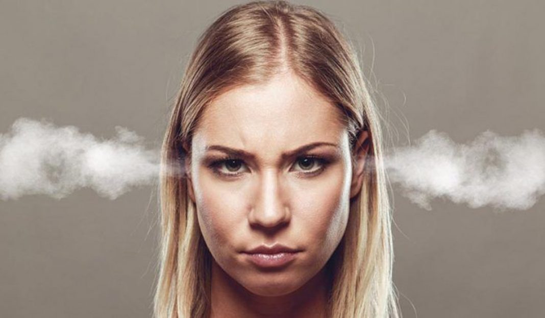 Revelan que las mujeres “enojonas” son más inteligentes