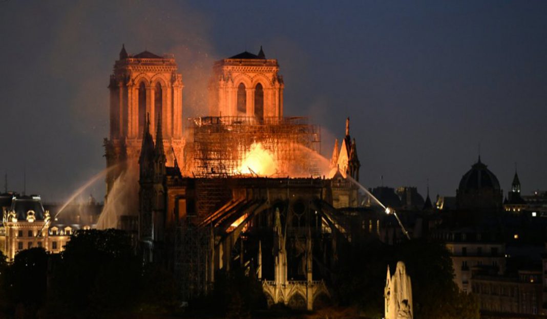 Francia abre investigación sobre el incendio de Notre Dame