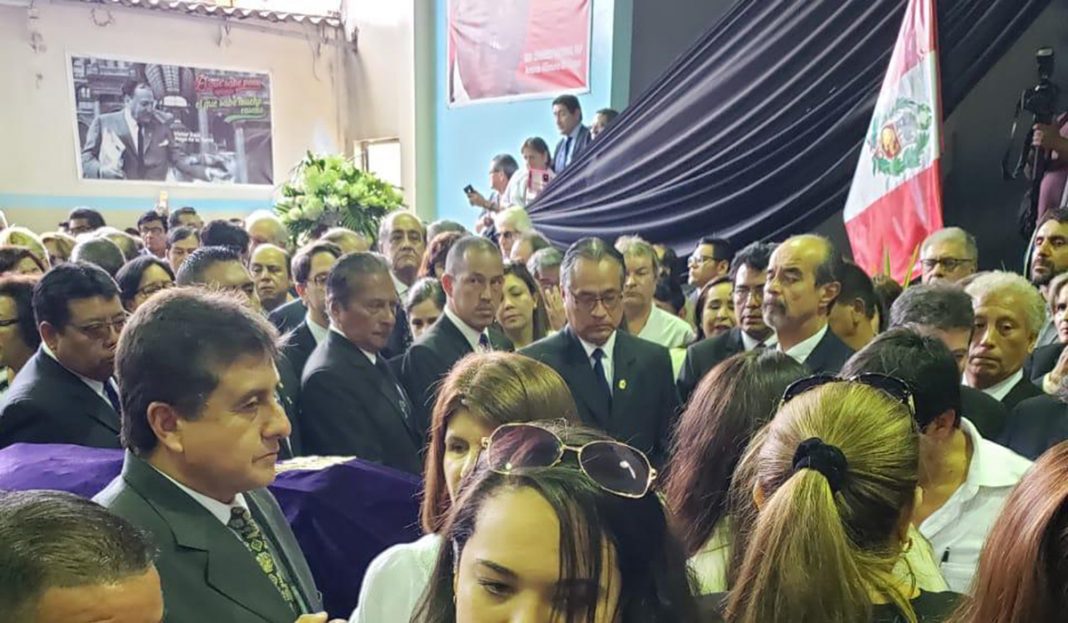 Peruanos dan último adiós al expresidente Alan García