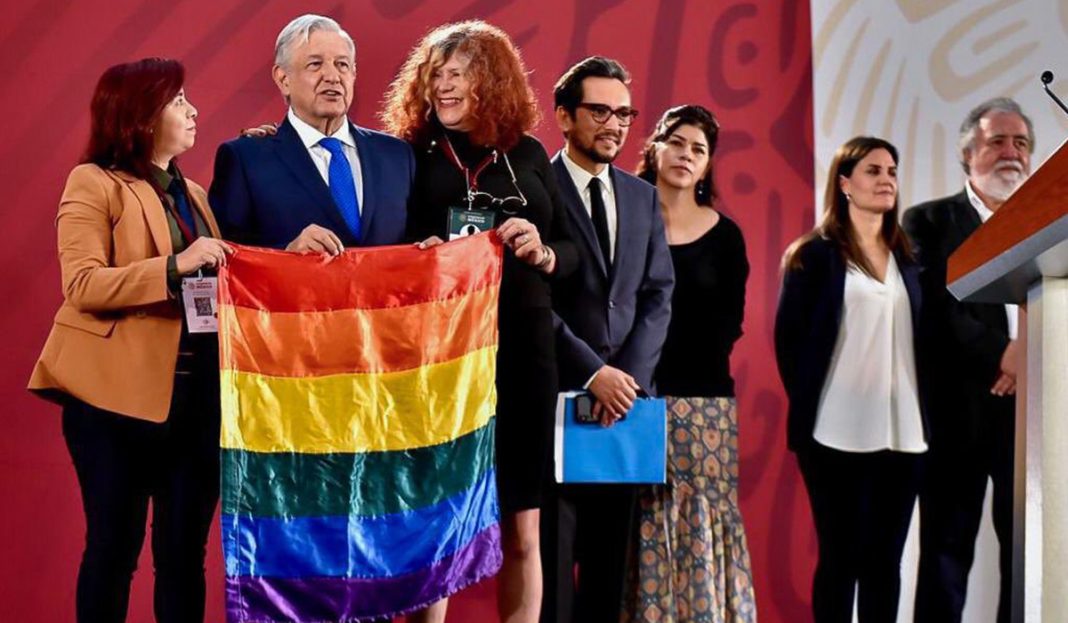 AMLO declara Día Nacional de la Lucha contra la Homofobia