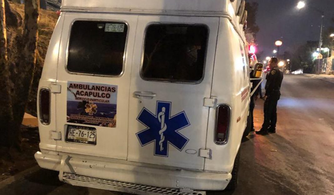 Paramédico intenta violar a joven en una ambulancia
