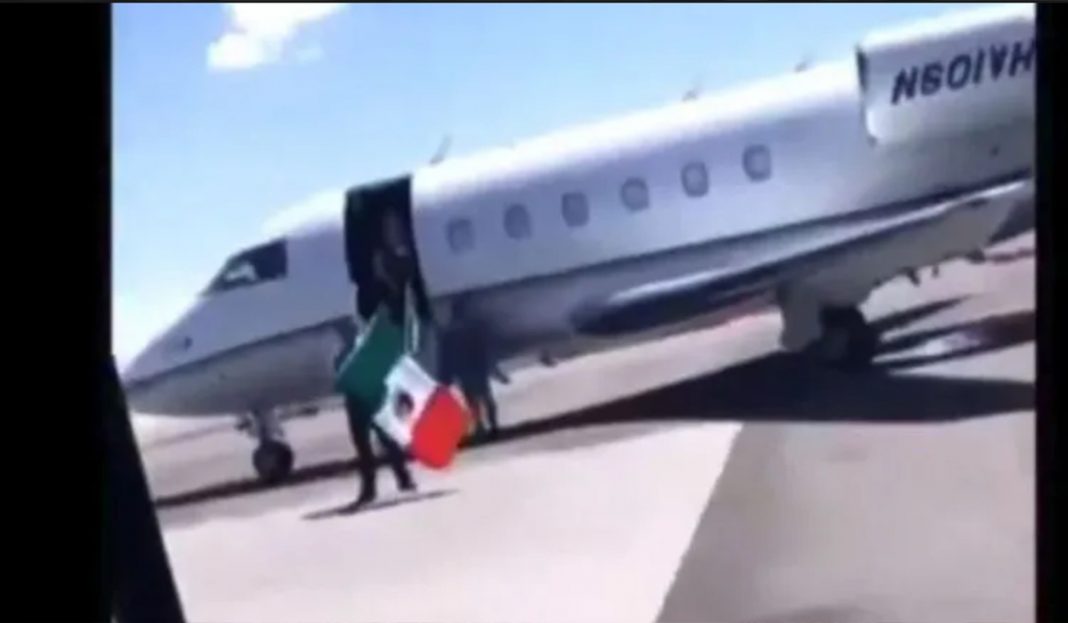 Viralizan videos que publicaron pasajeros de avión siniestrado en Coahuila antes de abordar