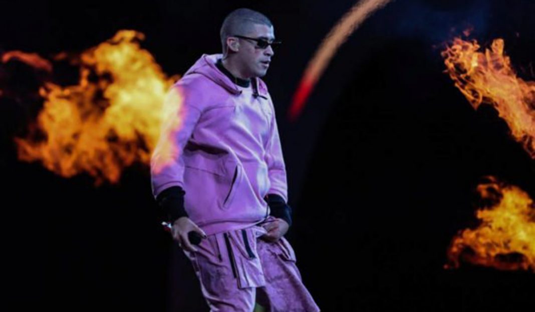 Niño de siete años muere al imitar escena con llamas del video de Bad Bunny (VIDEO)