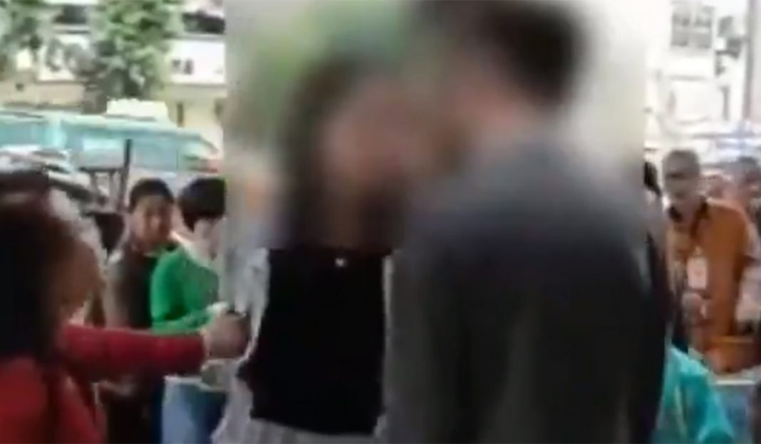 Cachetea 52 veces al novio ¡Porque no le compro un celular!