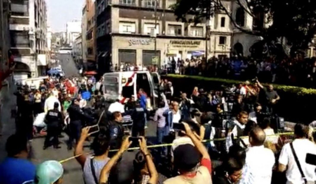 Balacera en pleno zócalo de Cuernavaca deja dos muertos (VIDEO)
