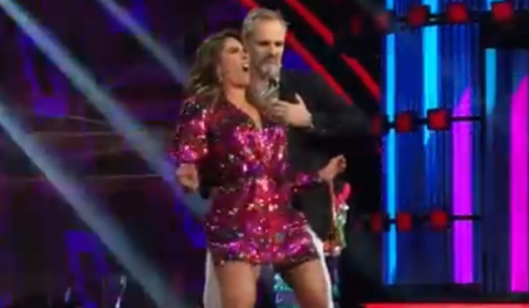 El sensual baile de Galilea Montijo y Miguel Bosé en «Pequeños Gigantes»